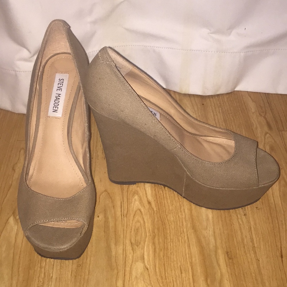 8.5 Steve Madden wedges