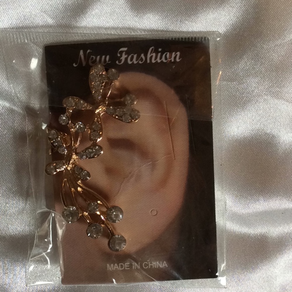 NEW in package.  Gold Tone & Faux Diamond Floral Ear Cuff. One only.
