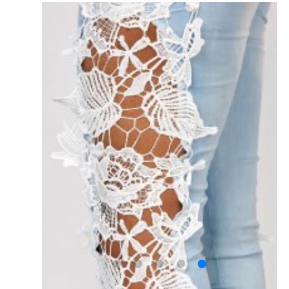1 pair left! NWT acid washed lace skinny jeans - Picture 4 of 6