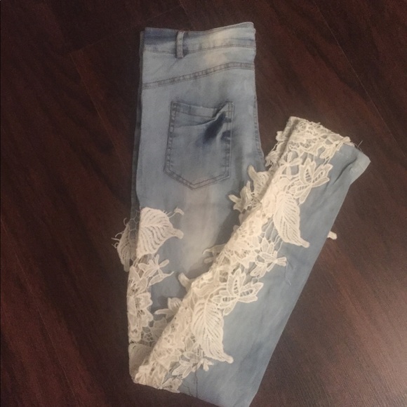 1 pair left! NWT acid washed lace skinny jeans - Picture 5 of 6