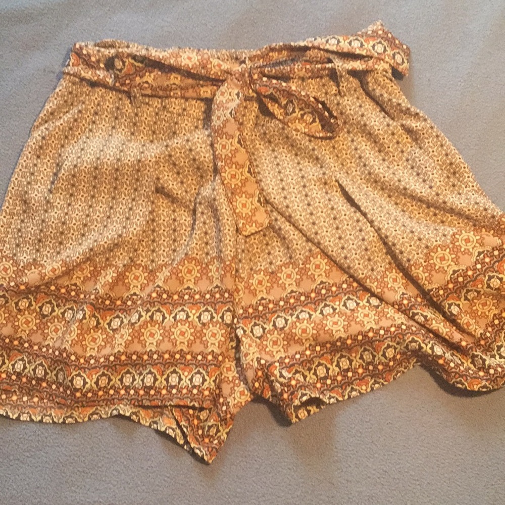 Tie waist printed shorts