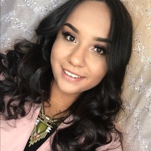 Meet your Posher, Alejandra