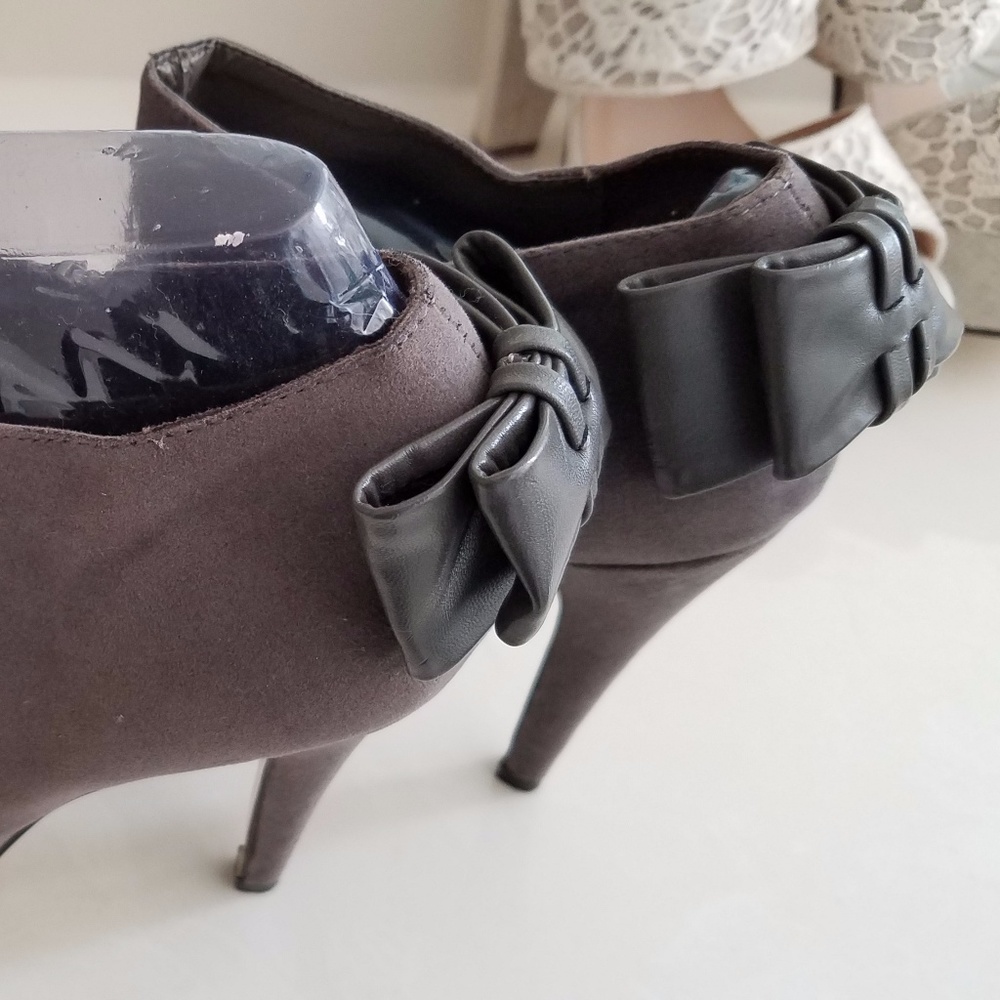 WOMEN'S 1/2 CALF BOOTIES USED ONCE
