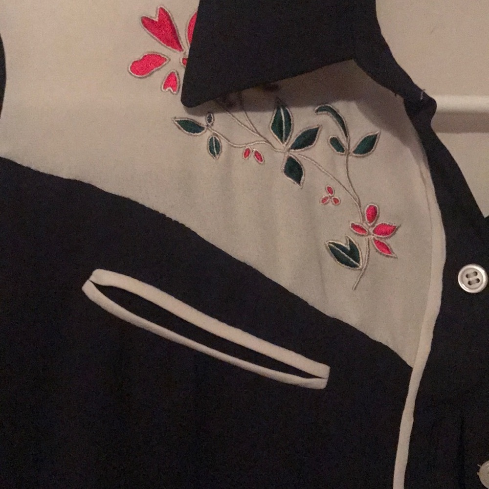 Floral button down - Picture 2 of 4