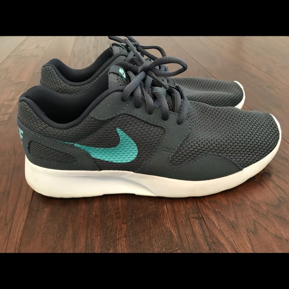 Nike shoes - Picture 1 of 3