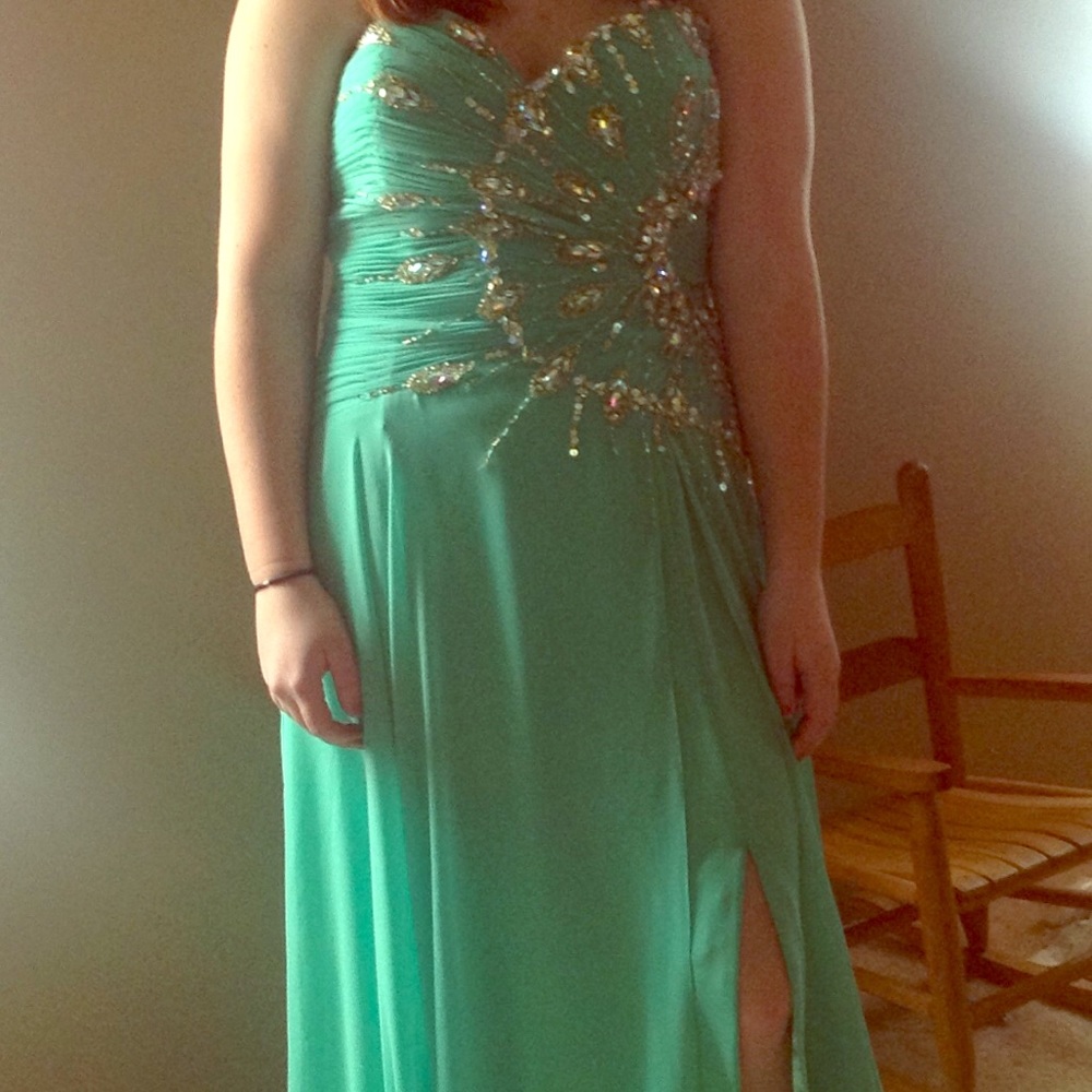 Holt McDougal prom dress!