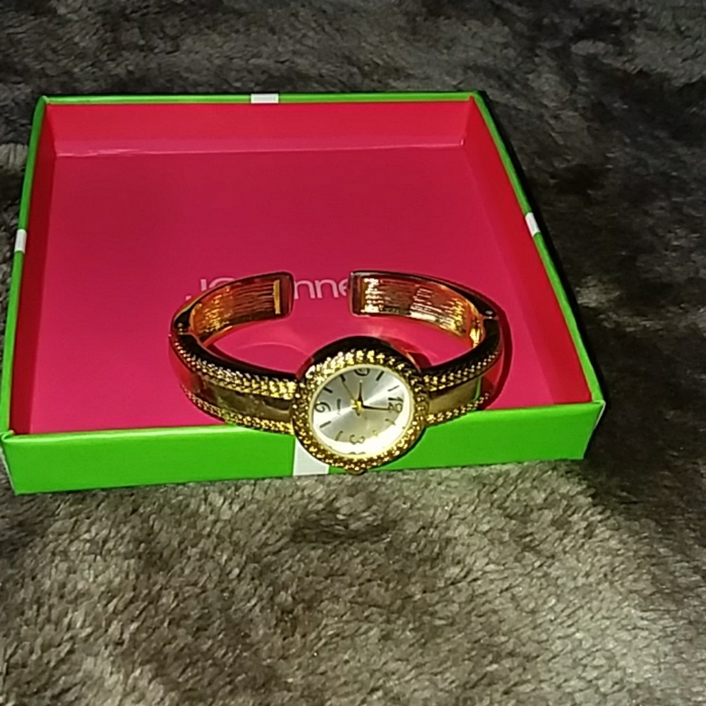 Watch - Picture 1 of 3
