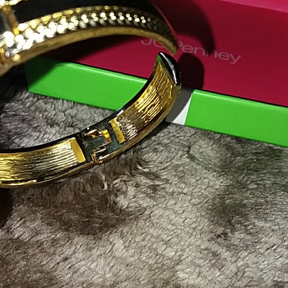 Watch - Picture 3 of 3