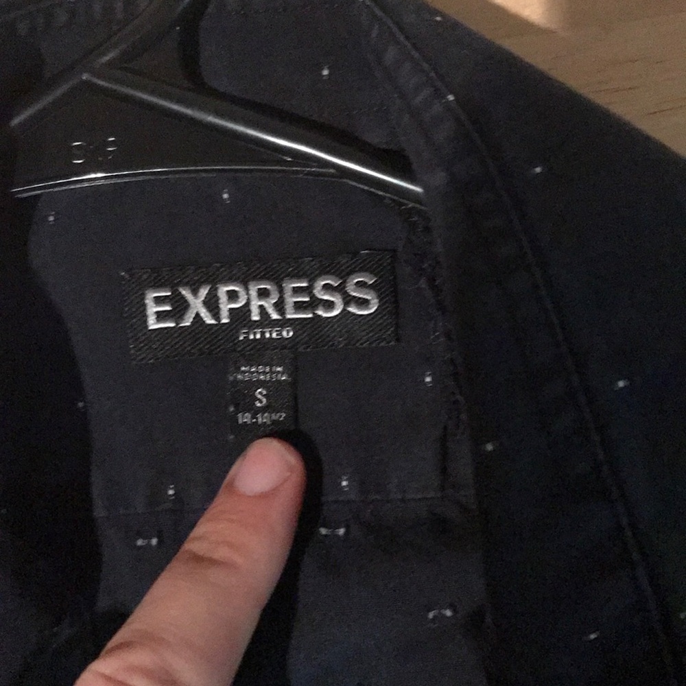 Express button down - Picture 2 of 3