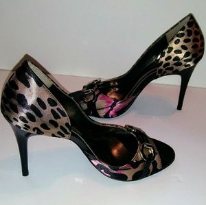 ❗BNIB❗👠Snow Leopard with Hot Pink👠