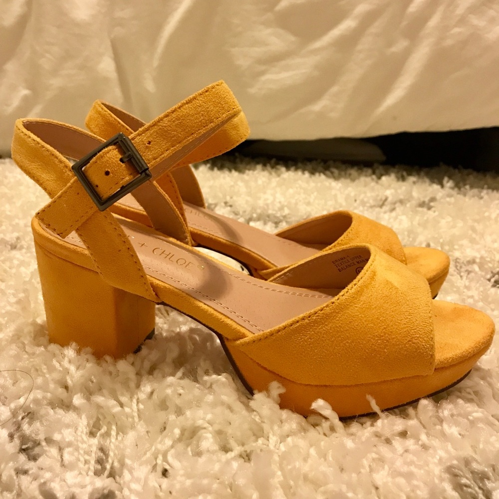 💛 yellow heeled sandals! 🌼