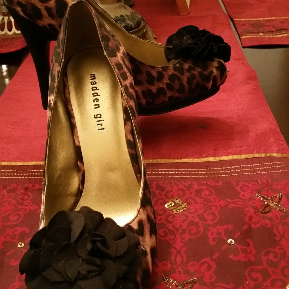 Shoes - Picture 3 of 3