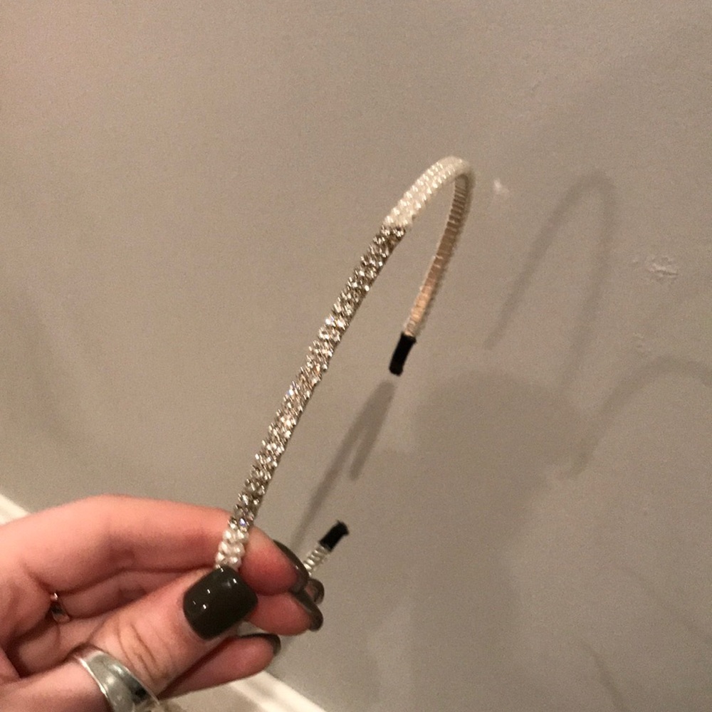 Pearl and clear stone head band