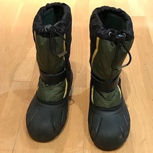 Sorel Youth Flurry snow boots. Size 5