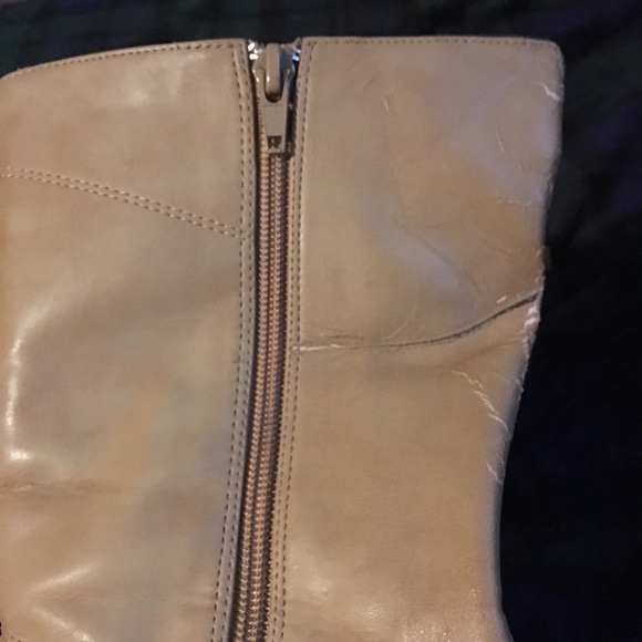 Used - Picture 2 of 4