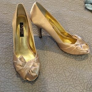 Nina Gold Satin Peep-toe pump