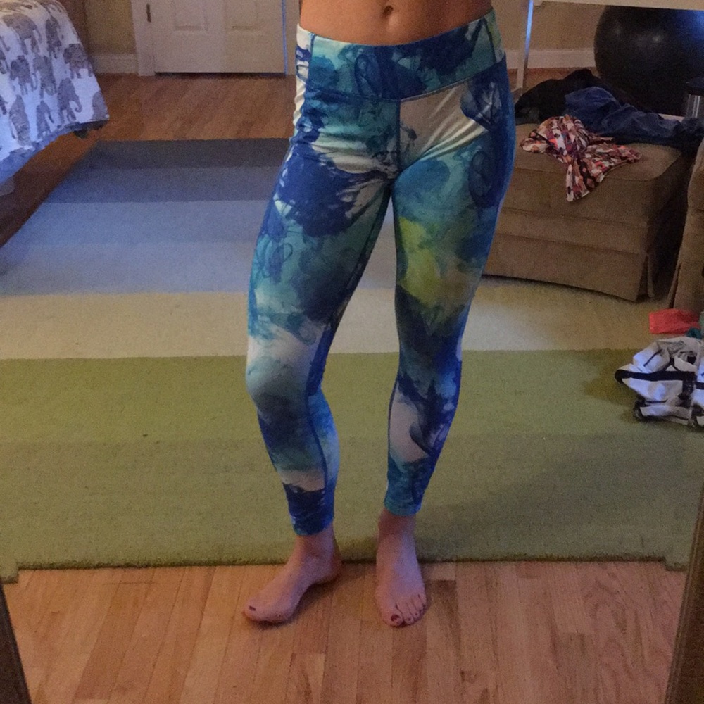 Water print workout leggings
