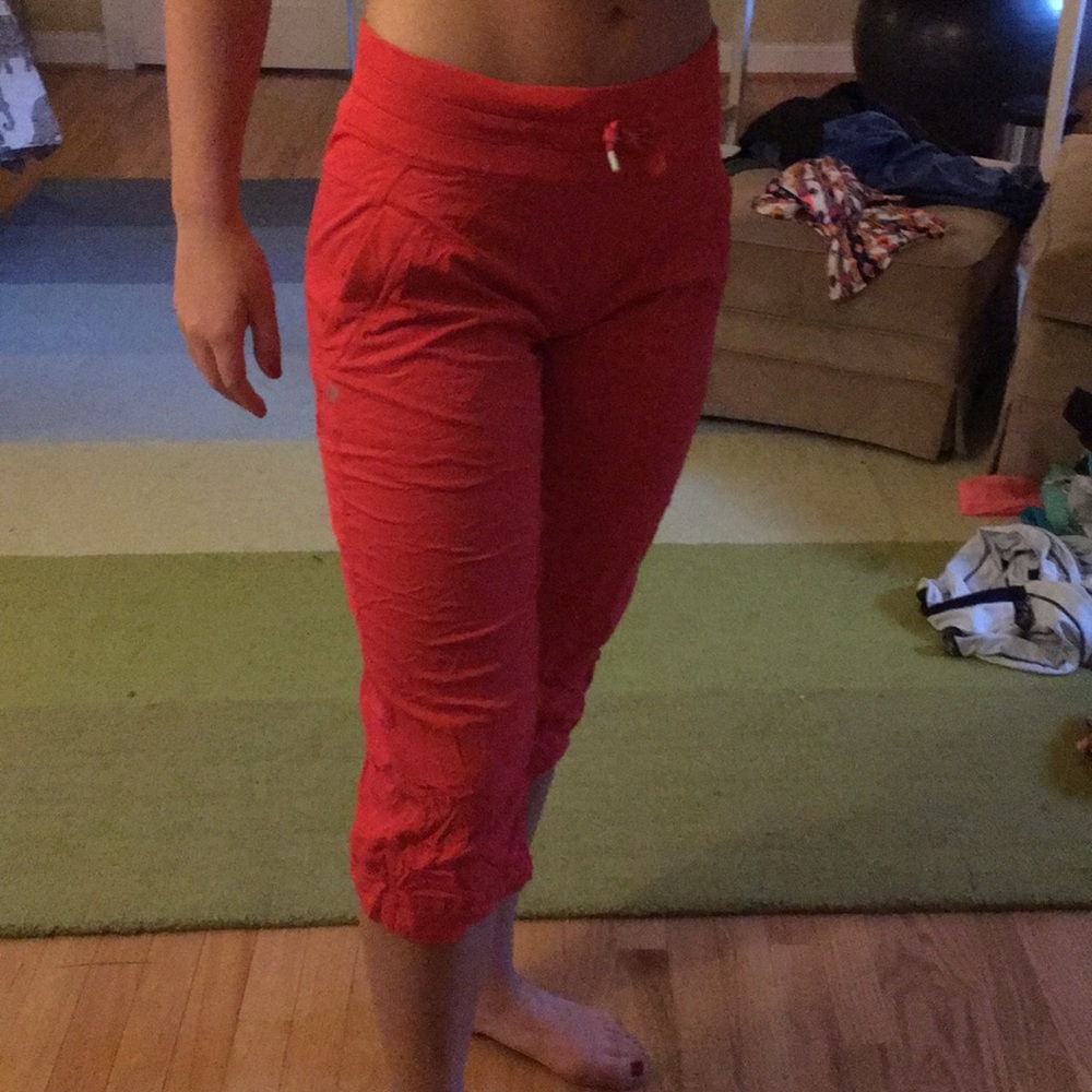 Red lulu lemon cropped pants