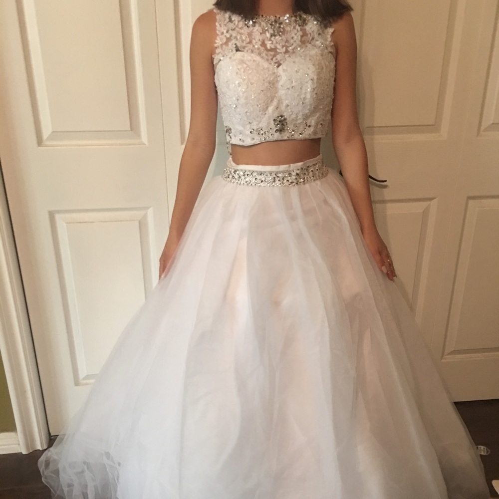 White custom 2-piece sweet 16 dress