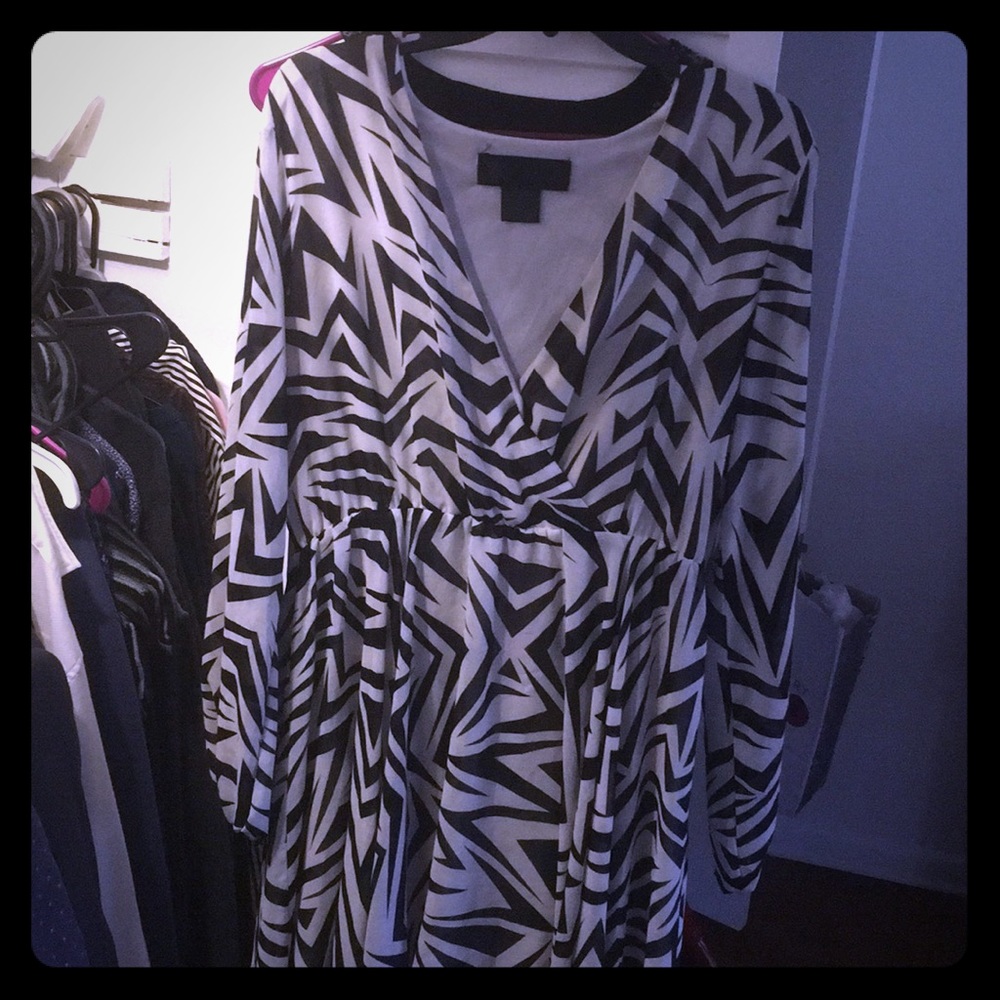🖤Kardashian high low black and white print dress