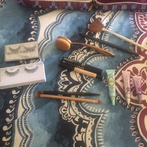12 pieces of makeup/ brushes/lashes
