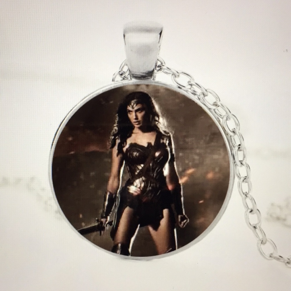 Wonder Woman Justice League Necklace/New