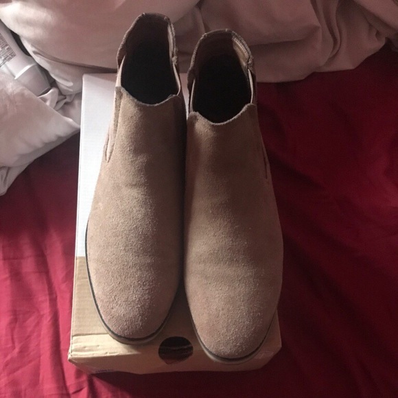 Chelsea Boots - Picture 2 of 3