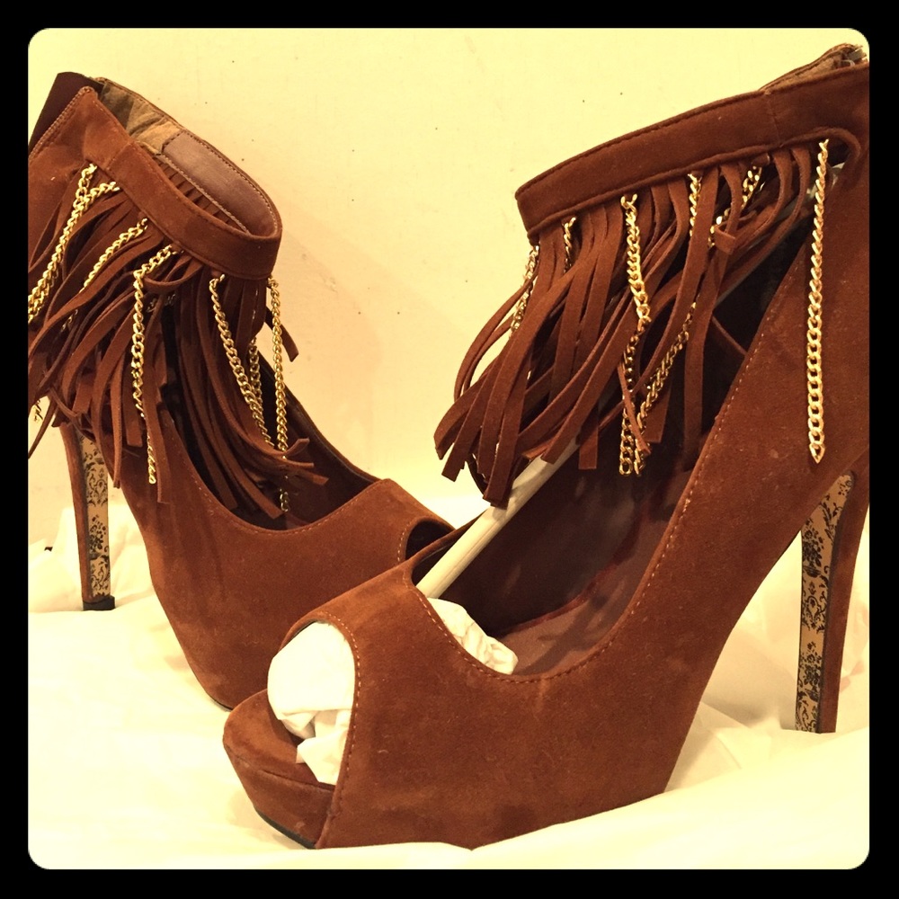 NWT! 👠 Privileged Suede Fringe Stiletto. Size 7!