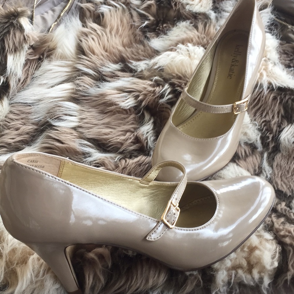 Champagne pumps