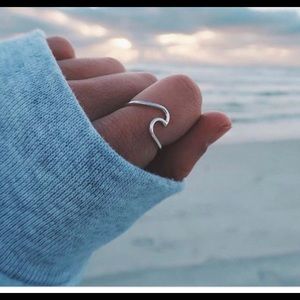 Pura Vida Wave ring size 8
