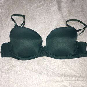 Green vs pink bra