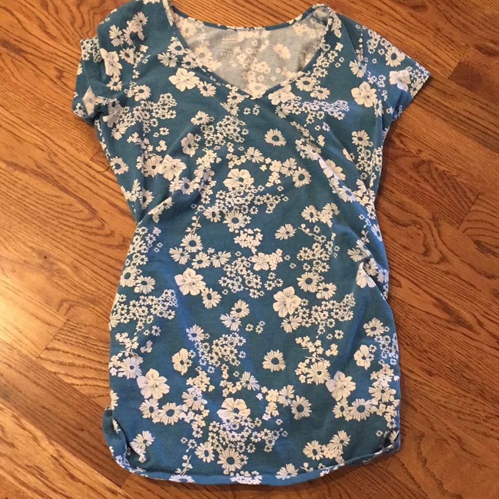 3 For $10 🎉 Old Navy Maternity Floral Top