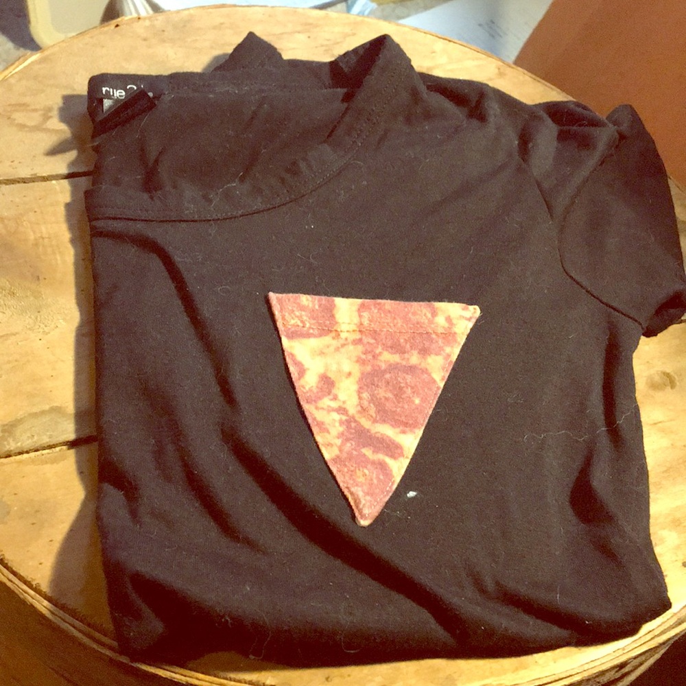 RUE 21 Graphic Tee with pizza pocket