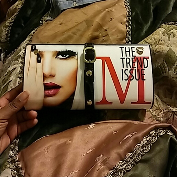 "The Trend Issue" clutch purse. - Picture 1 of 3