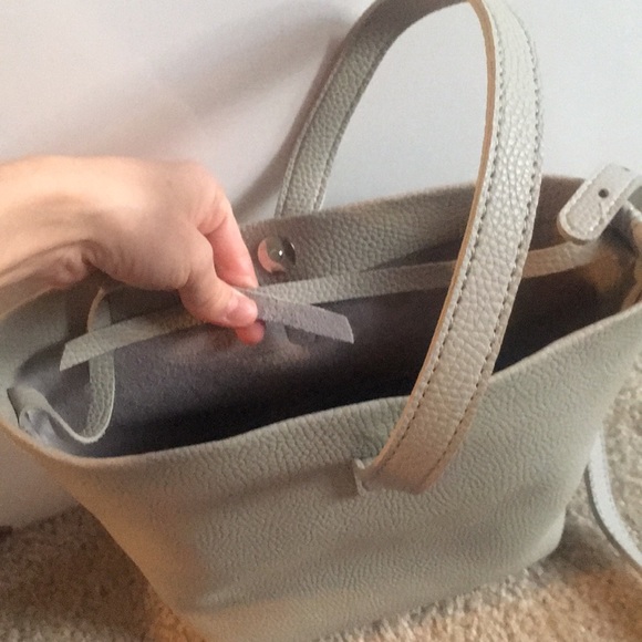 Gray handbag tote purse with shoulder strap - Picture 3 of 8