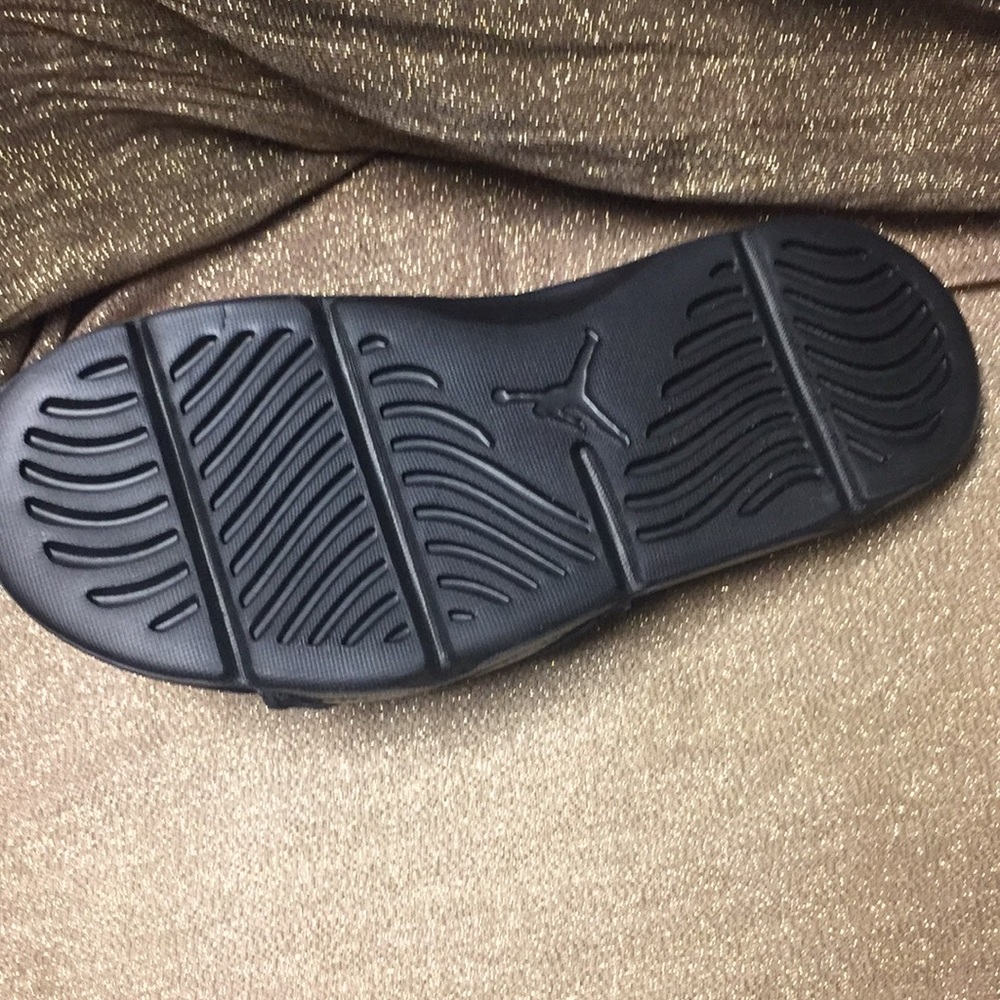 Jordan Black and white Slippers - Picture 4 of 6