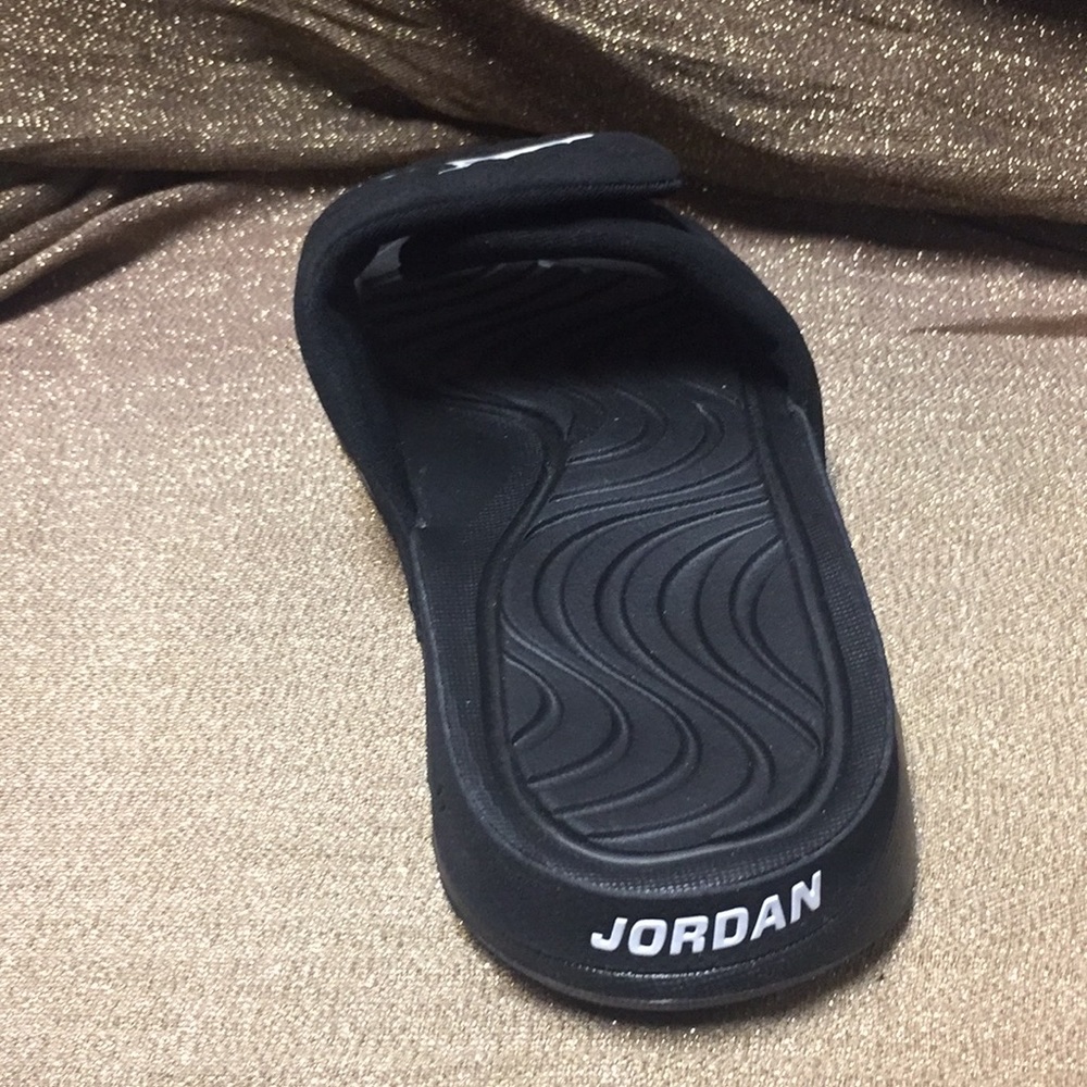 Jordan Black and white Slippers - Picture 5 of 6