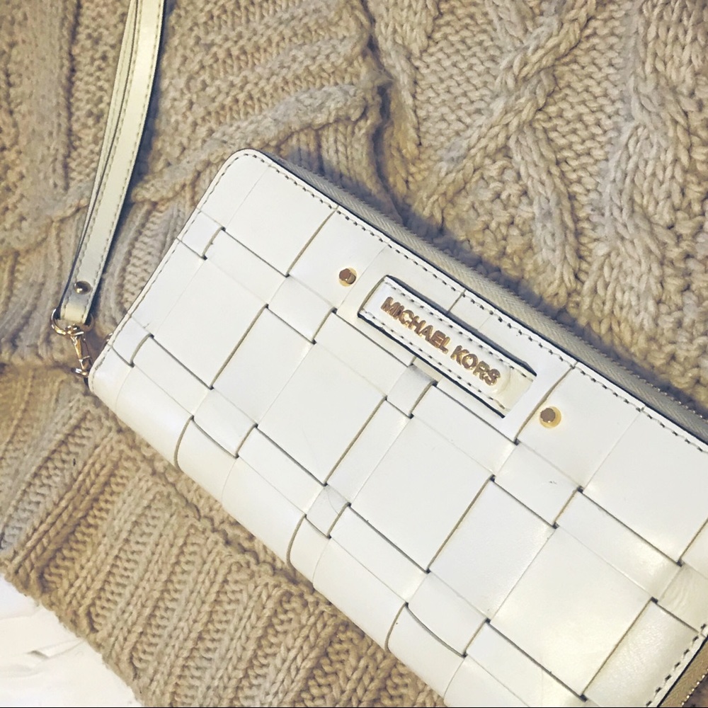 MK VIVIAN ZIP AROUND CLUTCH WALLET