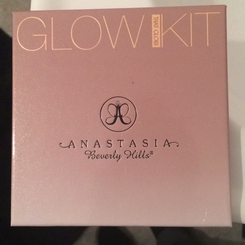 Glow kit Anastasia Beverly Hills highlighter