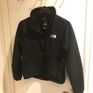 North Face women’s black Denali jacket.  Size XS