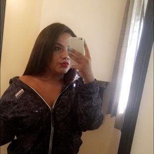 Meet your Posher, Claudia