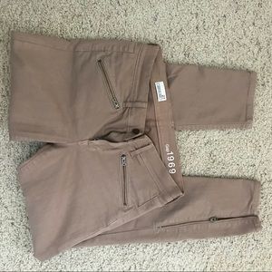 Tan Gap legging jeans