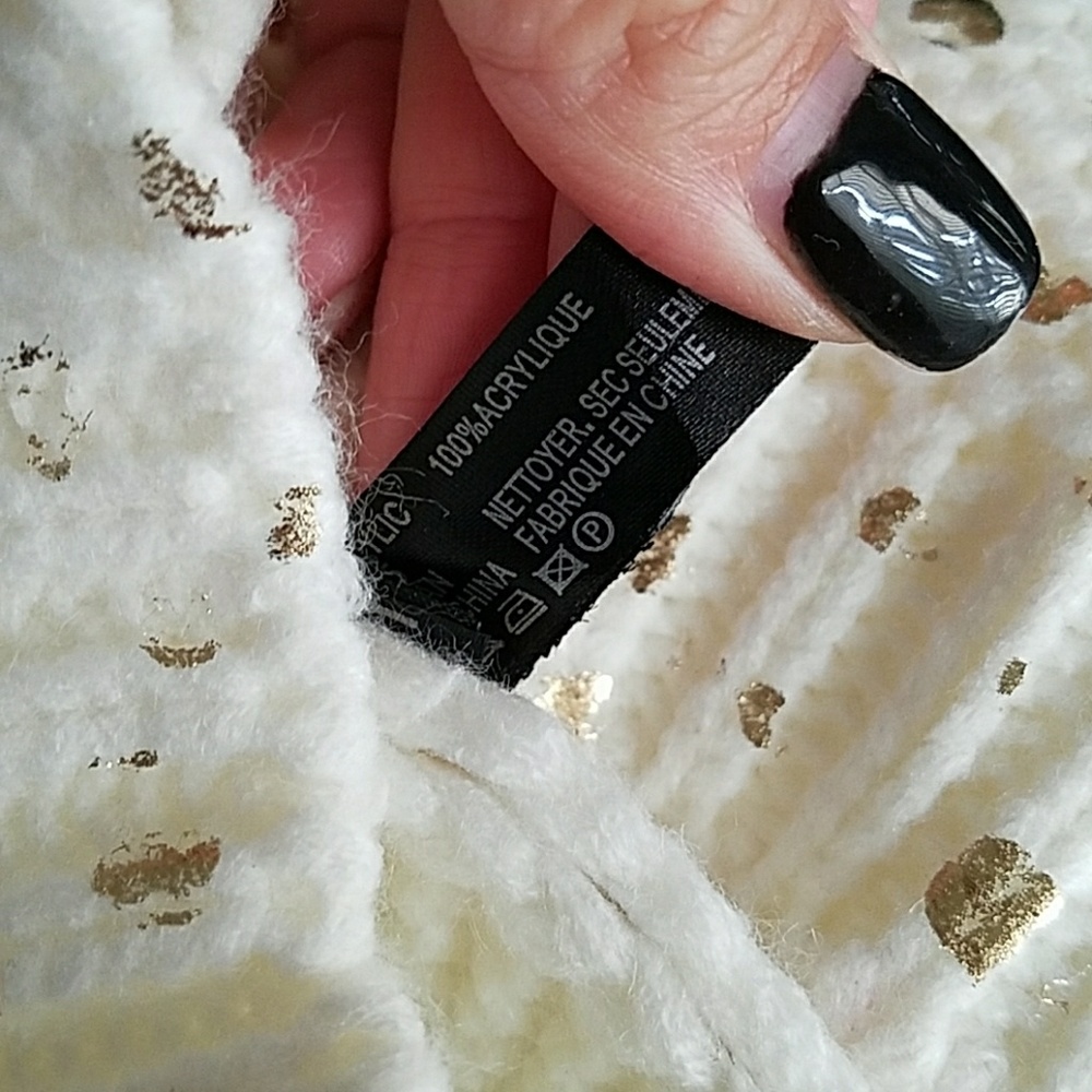 New!! Dotted Pom-Pom Beanie - Picture 3 of 3