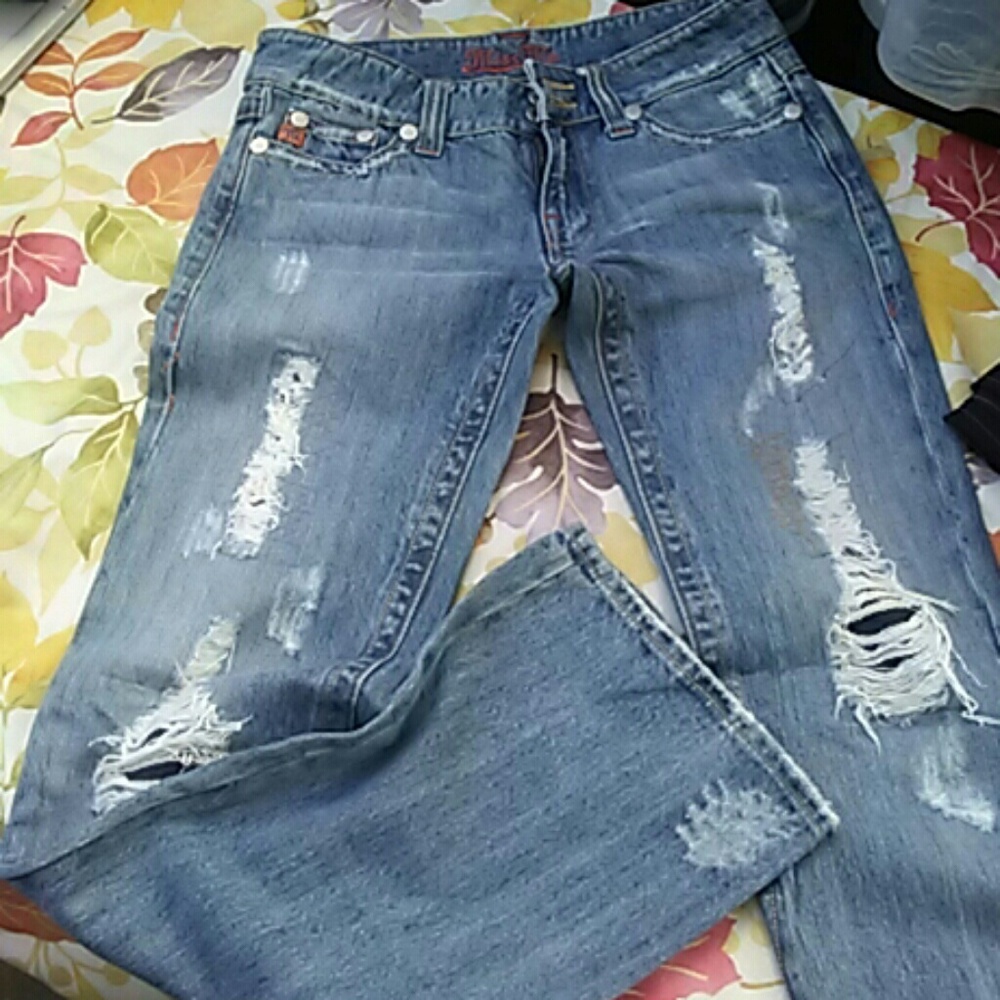 Miss Me 28 w best Butt 👖 shredded ripped jeans