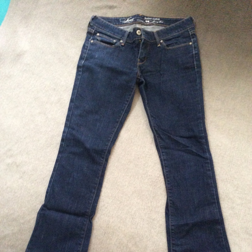 Levi's Slight Curve Skinny Booth