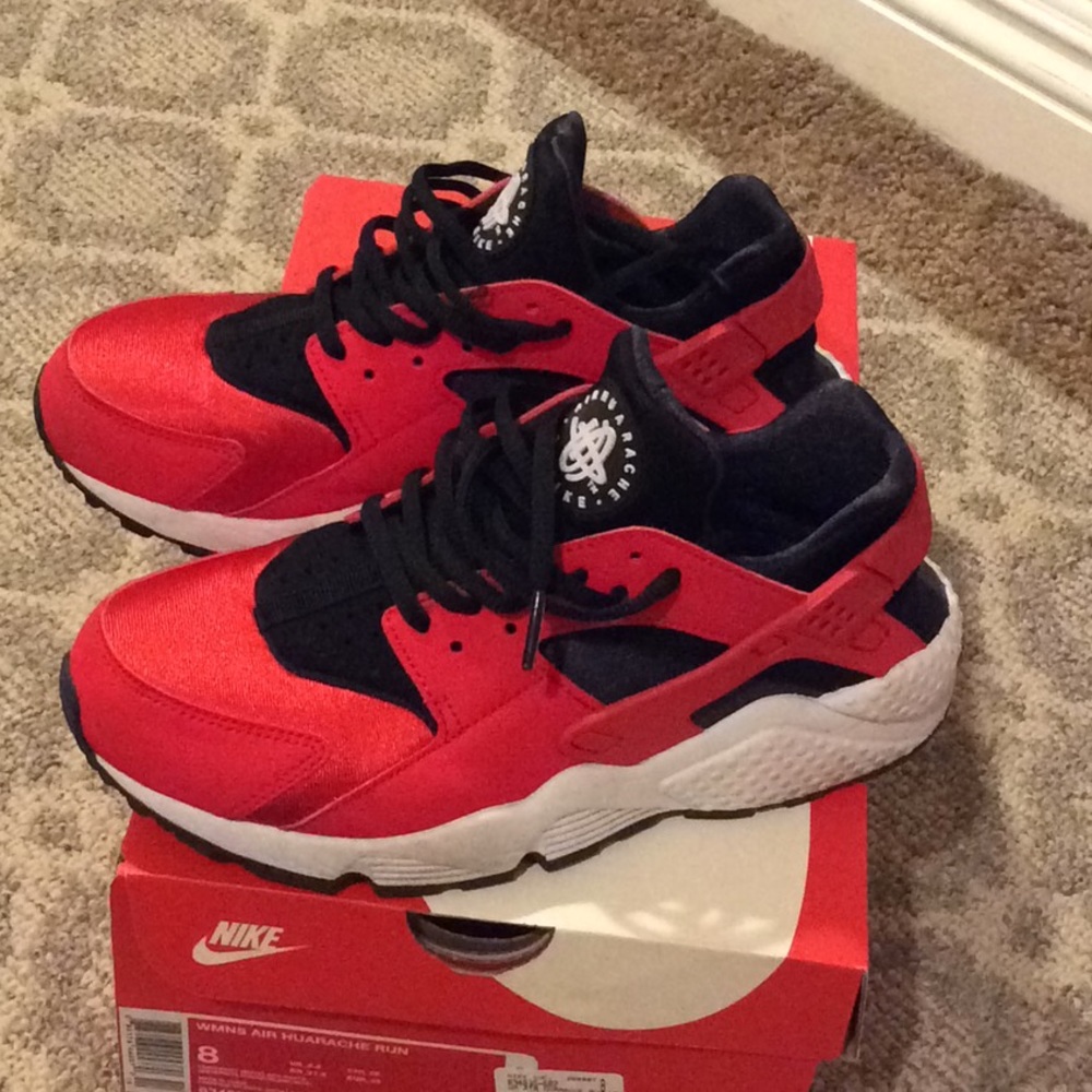 Women's air huaraches run