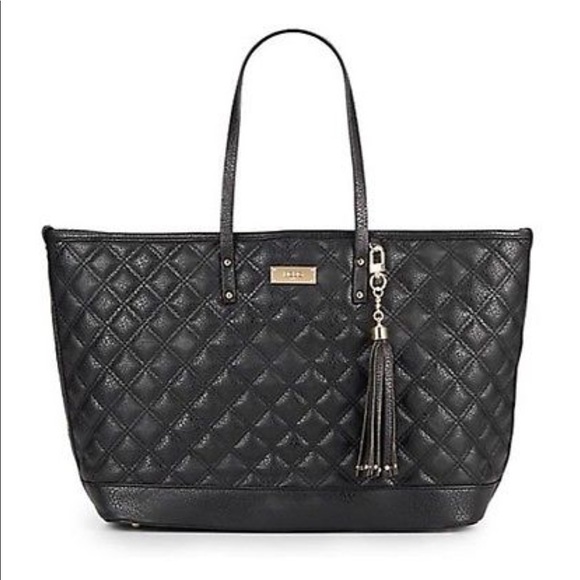 BCBG Handbags - 🎄FLASH SALE!🎄NWT! Large, BCBG quilted tote!