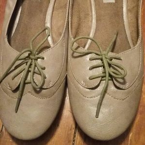 Cream and Olive Steve Madden Ballet Oxfords