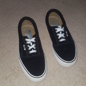 Skateboarding shoes