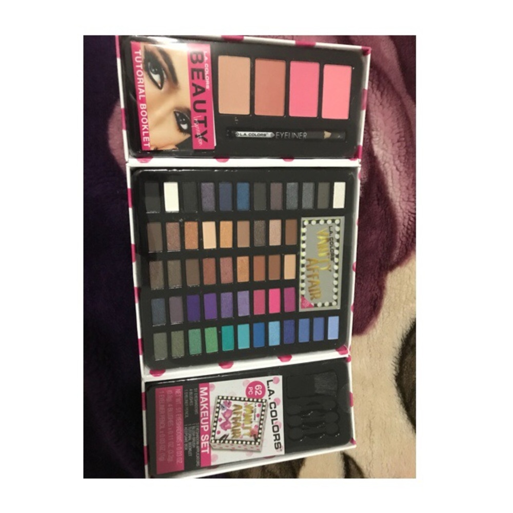L.A. Colors Vanity Affair Makeup Set